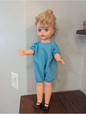 Dee and Cee Mid Century walker doll Blond hair Blue blinking sleepy eyes 18"